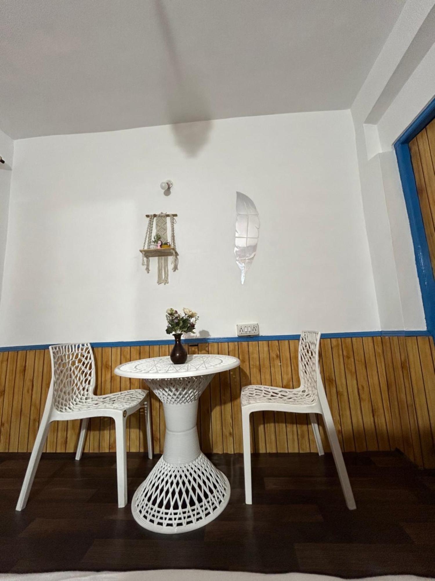 Tiny Spot Hostel Manāli Buitenkant foto